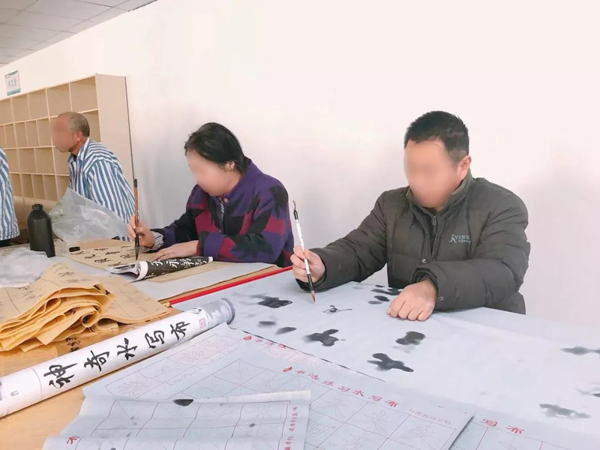 书香传递，情暖患者