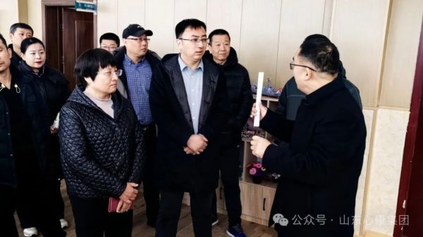 泰山区张玲副区长带队到弘康颐养中心开展数字经济产业发展智慧养老调研